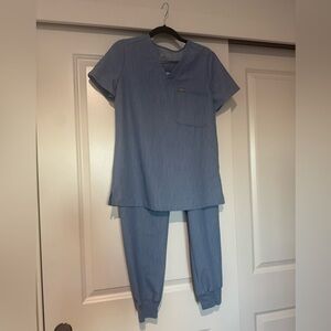 Figs scrub set XS top and high waisted XS petite jogger pants